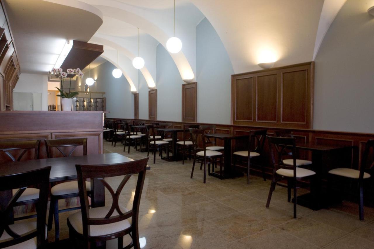 Hostel U Zlatého kohouta Kroměříž Esterno foto